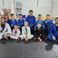 Projeto voluntário de jiu-jitsu muda vida de alunos da Escola Cleto Marques Luz