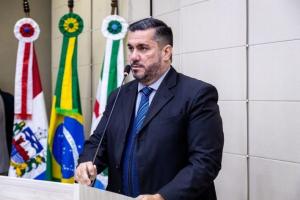 Após pedido de Leonardo Dias, Prefeitura publica edital que prioriza bolsas para população de rua