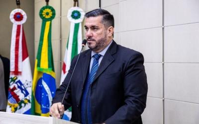 Após pedido de Leonardo Dias, Prefeitura publica edital que prioriza bolsas para população de rua