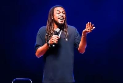 Direto da terra do axé, comediante Jhordan Matheus traz seu novo show para Maceió