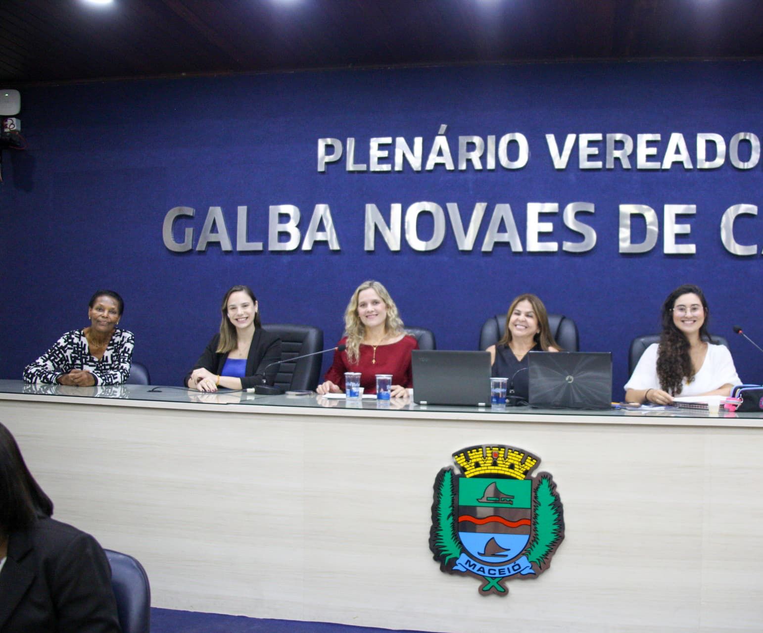 Vereadoras no plenário da Câmara Municipal de Maceió. Foto: Dicom/CMM