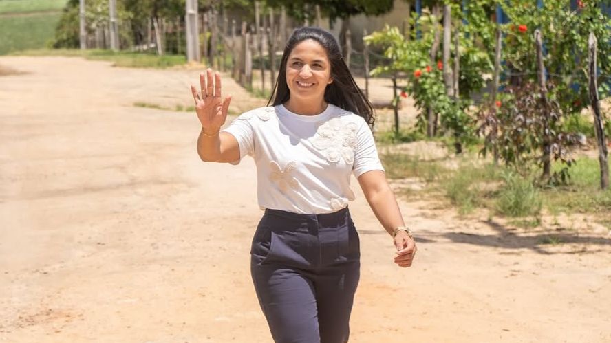 Prefeita Márcia Cavalcante em visita à zona rural de São Luís do Quitunde. Foto: Assessoria.
