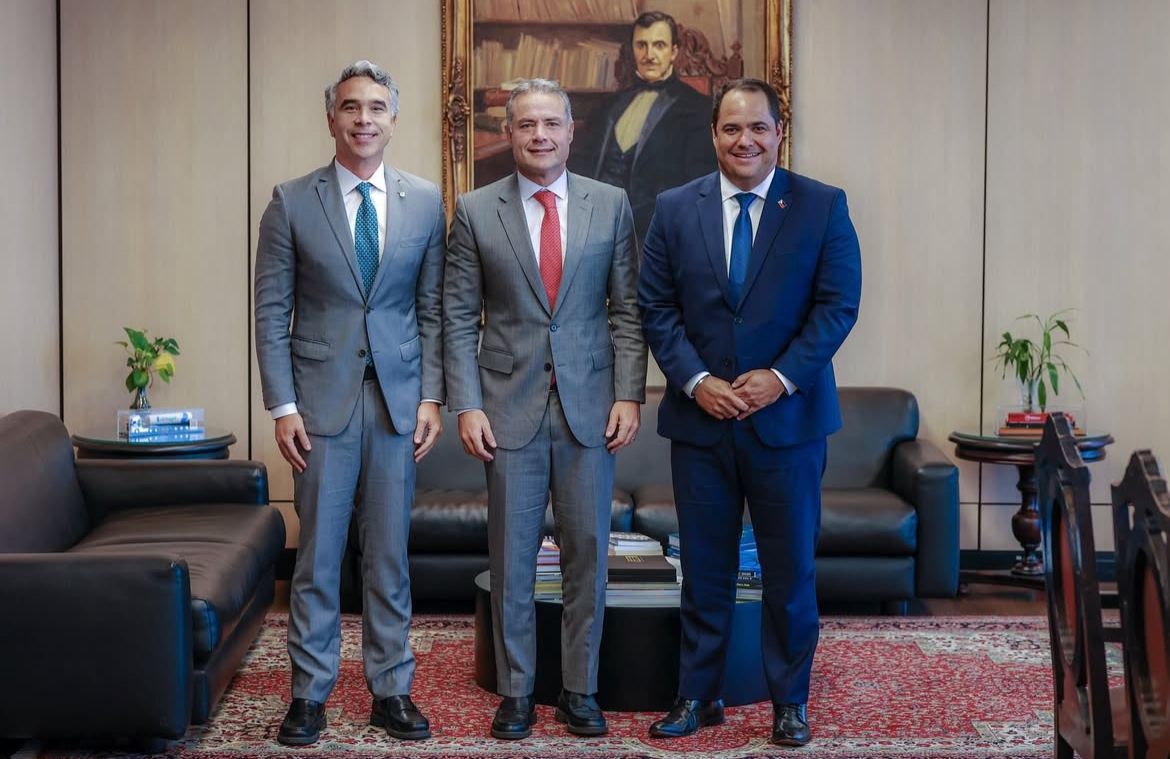 Rafael Brito, Renan Filho e André Bocão. Foto: Assessoria.