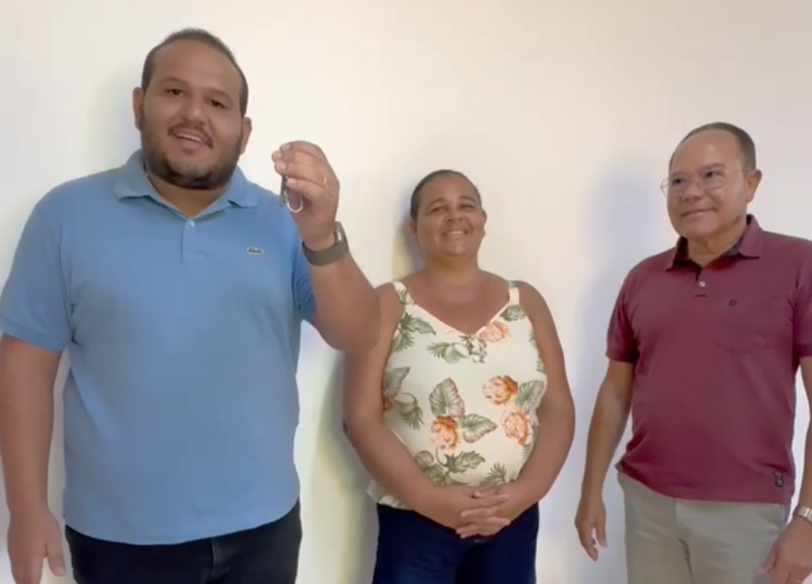Prefeito Fernando Cavalcante, dona Nana e secretário de infraestrutura Edson Lima. Foto: Reprodução Assessoria.