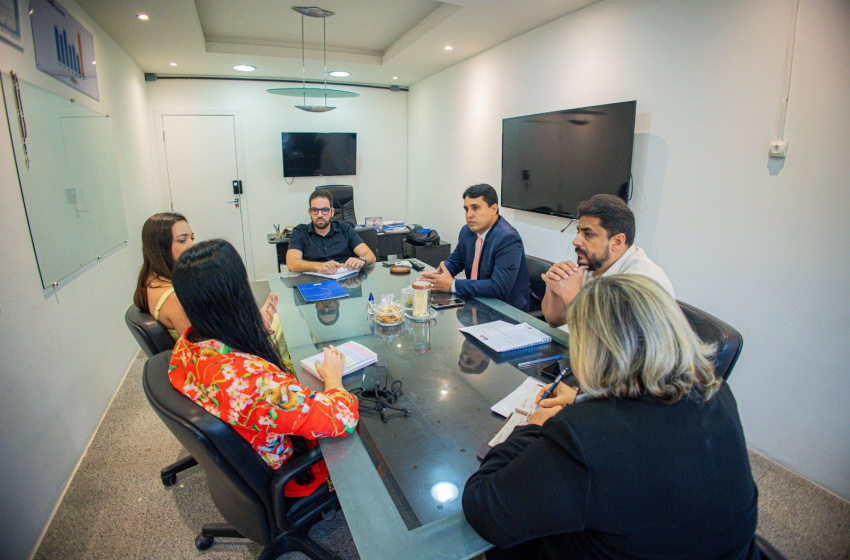 Reunião ocorreu nesta segunda-feira(14) na Semed. Foto: Carol Cordeiro/Ascom Semed.