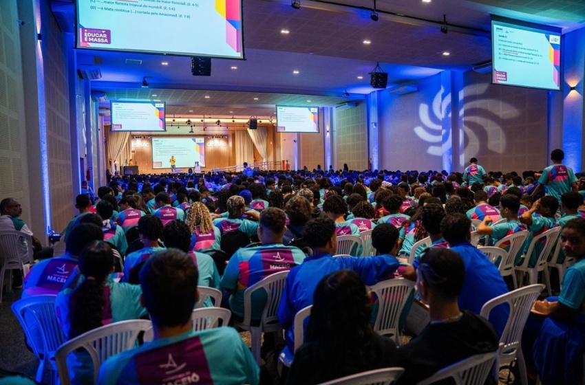 Estudantes do 9º ano das escolas municipais lotaram o auditório do Centro Cultural do Cesmac. Foto: Edivaldo Florêncio/Ascom Semed.