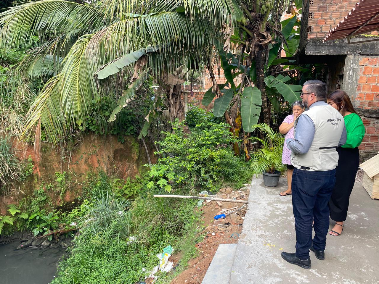 Vereador Leonardo Dias no bairro Santo Amaro, em Maceió. Foto: Assessoria.