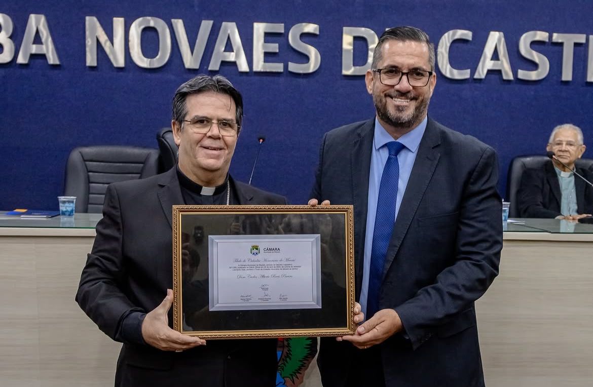 Arcebispo Dom Beto Breis e vereador Leonardo Dias. Foto: Assessoria.