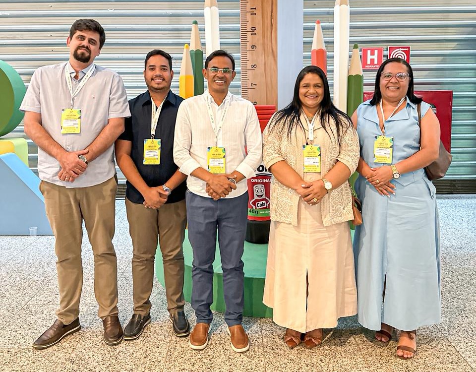 Prefeito Marcos Silva e integrante da SEMED de Messias-AL. Foto: Assessoria.