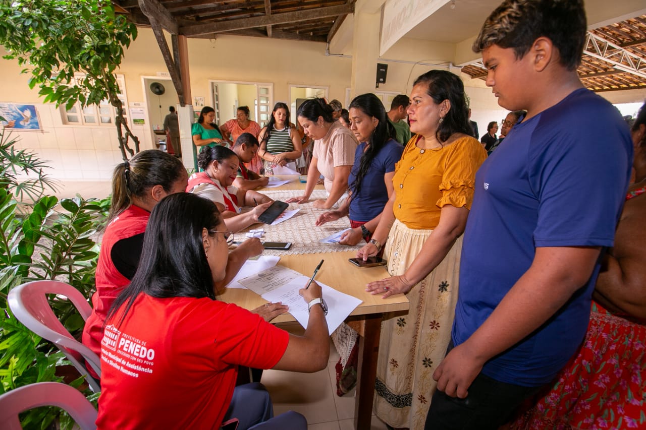 Ação da Itinerante beneficiou membros da comunidade cigana, em Penedo. - Foto: Caio Loureiro.