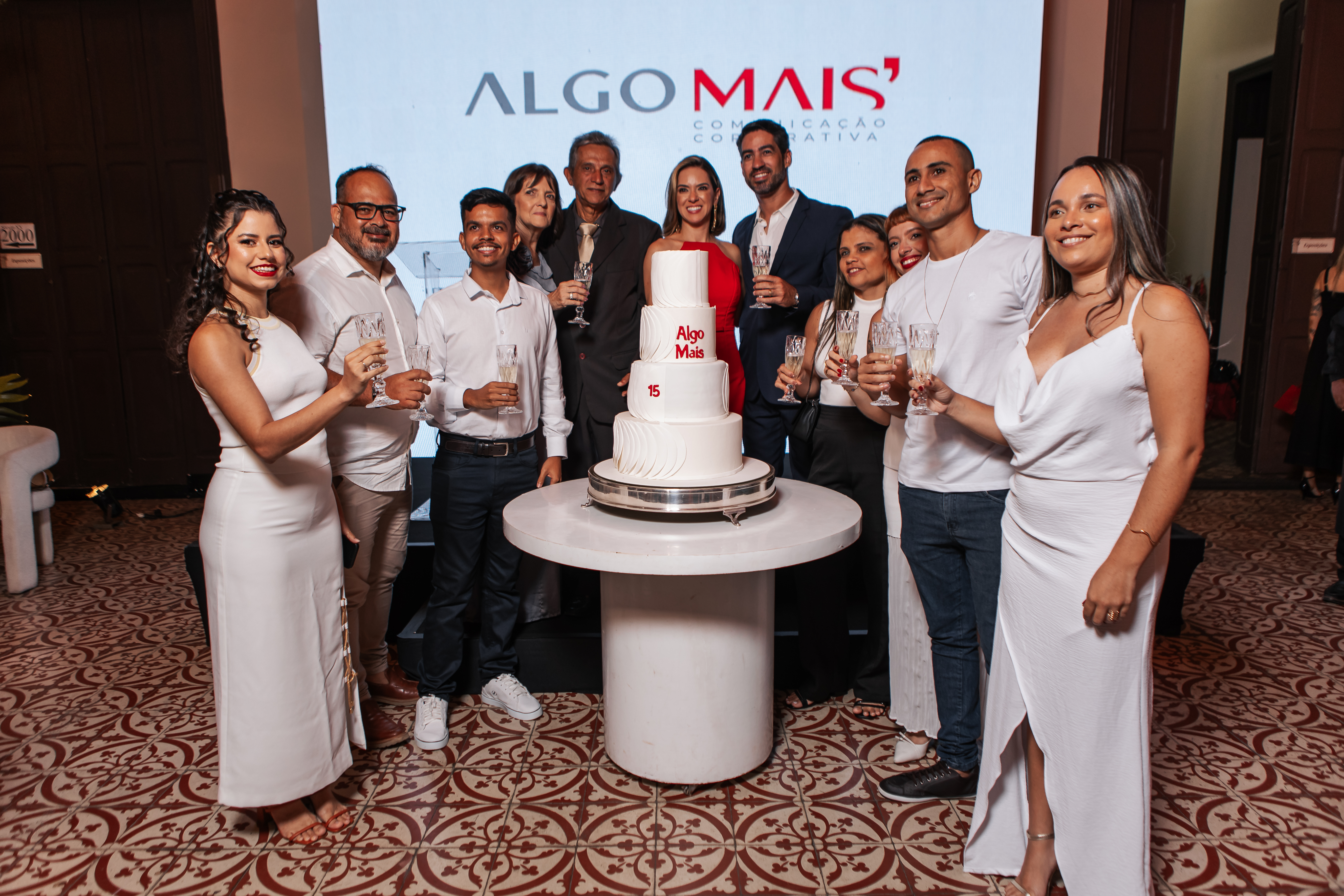 Equipe da Agência Algo Mais com a CEO Luana Nunes. Foto: Bruno Andrade.