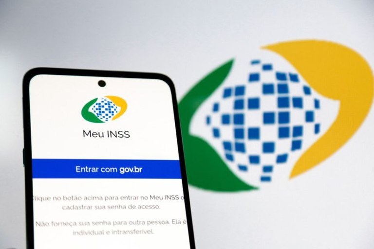 Aposentados e pensionistas agora têm até o dia 14 de fevereiro de 2026 para contestar descontos pelo aplicativo Meu INSS ou em agência dos Correios. Foto: MPS.