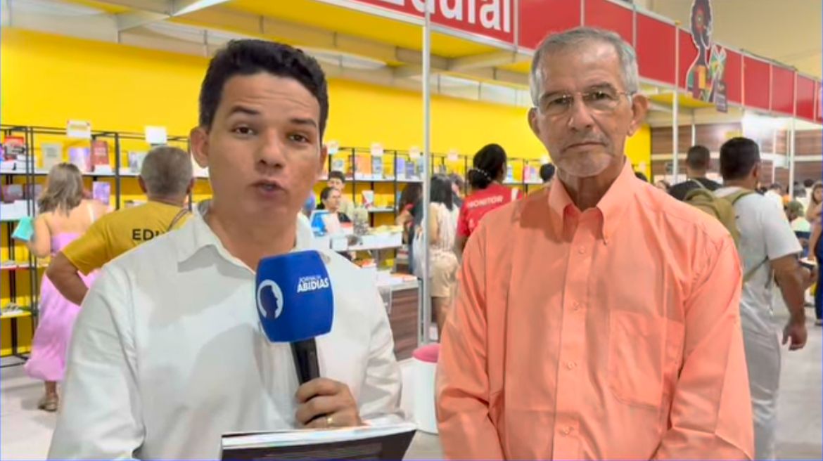 Jornalista Abidias Martins e escritor Moezio de Vasconcelos Costa Santos. Foto: Evelly Martins