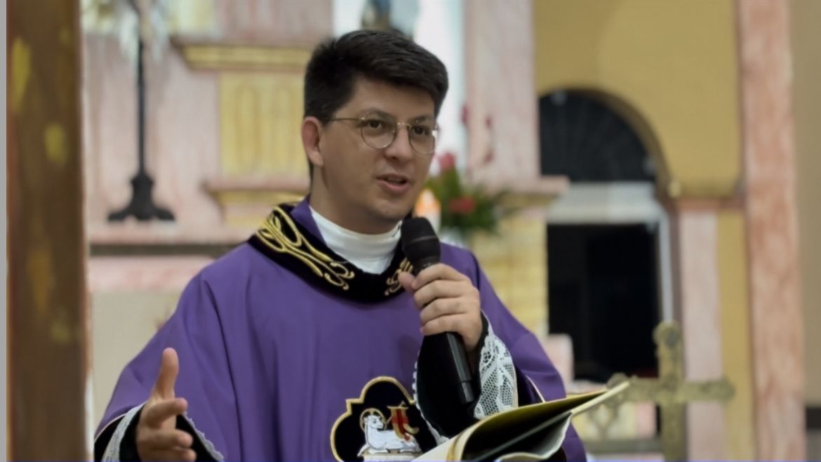 Padre James Patrick. Foto: Evelly Martins.