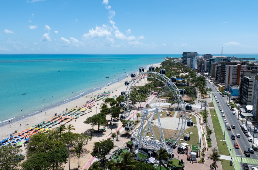 Praia da Pajuçara com a Roda Maceió. Foto: Roda Maceió.