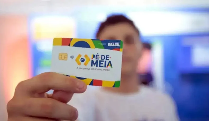 Para participar do programa em 2026, a família deve estar cadastrada no CadÚnico até 7 de agosto. - Foto: Divulgação / MEC