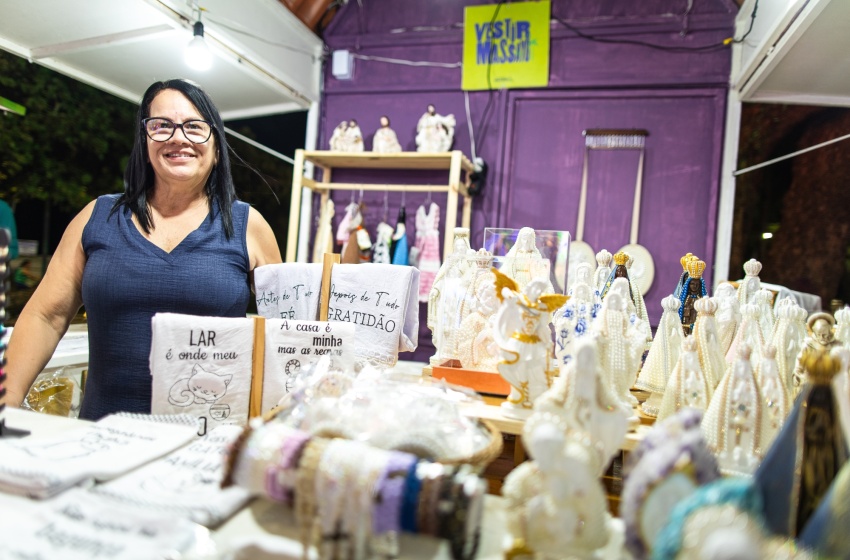 Artesãs do programa de Ecomomia Solidária expõem e vendem seus produtos na Vila Vestir Massayó. Foto: Alisson Frazão