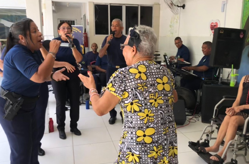 Uma manhã de muita música, animação e confraternização para os assistidos. Foto: Carol Neves (estagiária)/ Ascom Semsc