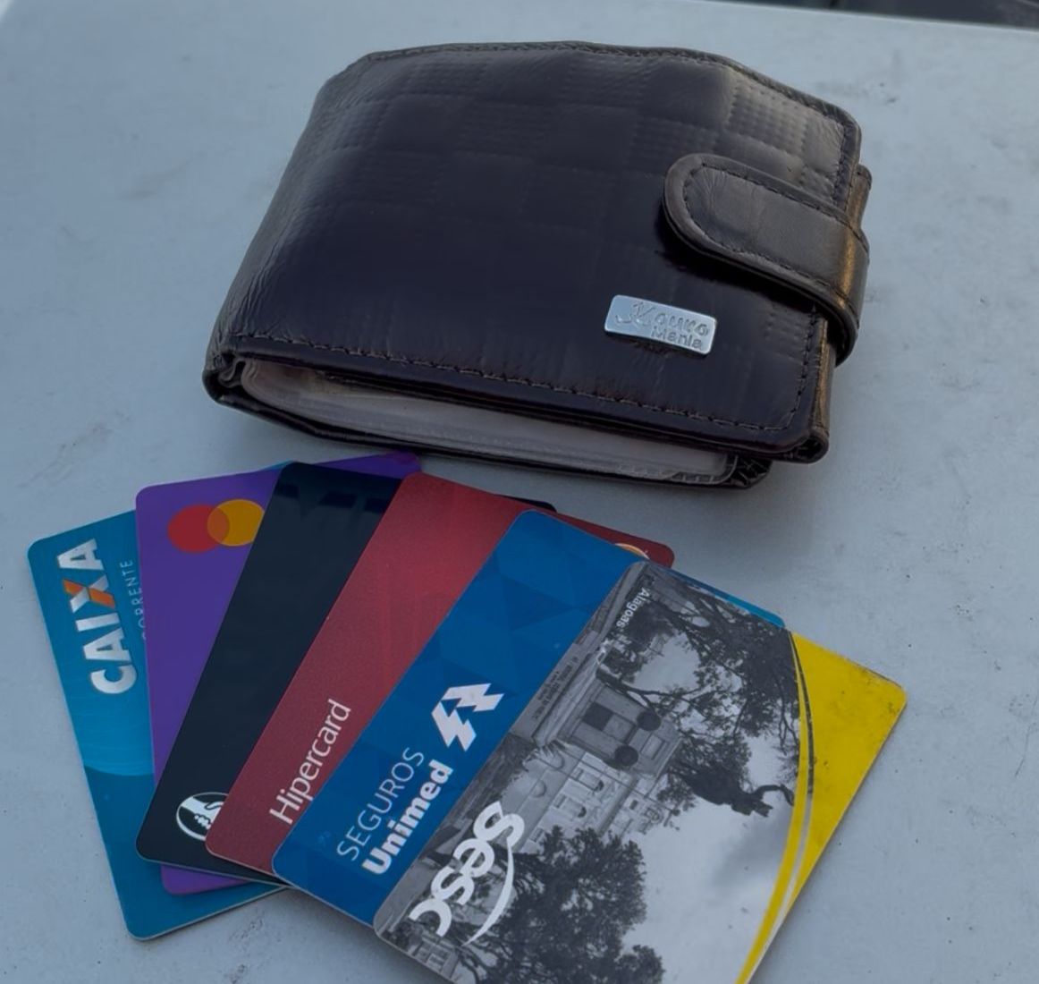 Carteira encontrada. Foto: Evelly Martins.