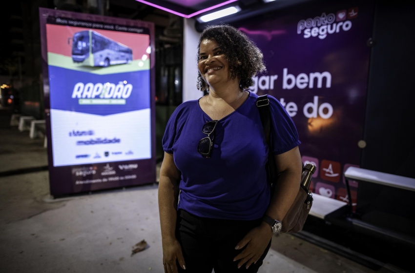 Selma Policarpo aprova instalação do projeto piloto do Ponto Seguro. Foto: Alisson Frazão/ Secom Maceió.