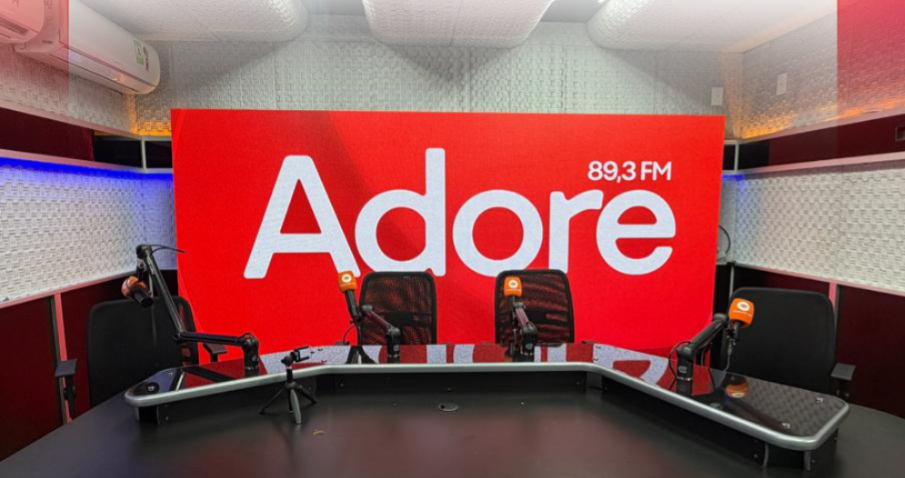 Estúdio da Rádio Adore FM. Foto: Assessoria.