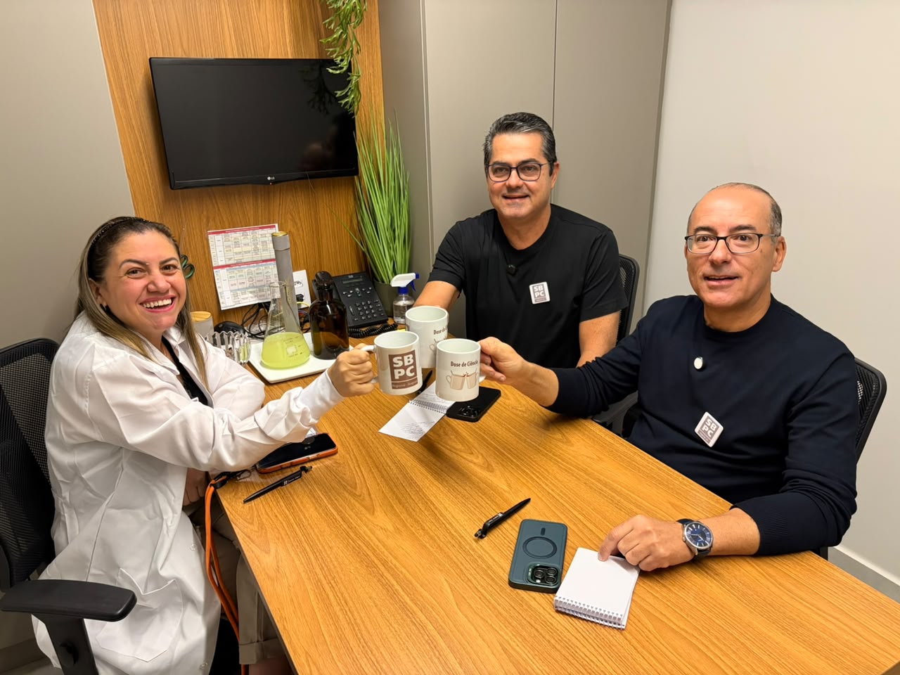 Rosaline Mota, Gustavo Cantarelli e Adilson Ferreira. Foto: Evelly Martins.